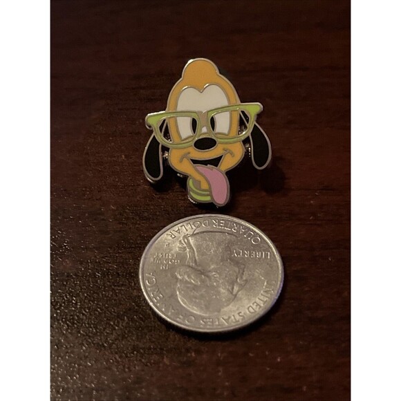 Disney Nerds Rock‎ Head Collection Pluto Trading Pin - Picture 2 of 4
